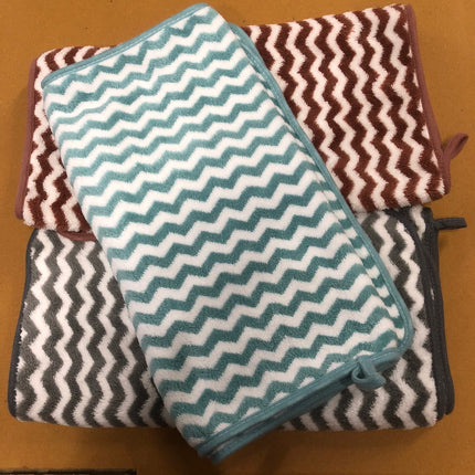 🔥พร้อมส่ง🔥ผ้าเช็ดหน้า ผ้าเช็ดมือ ขนาด 30x30 cm,35x75 cm. ผ้าเช็ดตัวขนเป็ด ลายซิกแซก ผ้าขนหนู ผ้านุ่ม { 300 G. } สินค้าใน