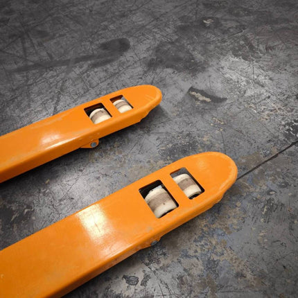 ็🔥พร้อมส่ง🔥Hand Pallet แฮนลิฟท์ รถลากพาเลท กระบอกน้ำมันในตัว ขายกเสริมเหล็กหนา 2ตัน กว้าง 550mm