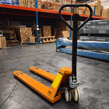 ็🔥พร้อมส่ง🔥Hand Pallet แฮนลิฟท์ รถลากพาเลท กระบอกน้ำมันในตัว ขายกเสริมเหล็กหนา 2ตัน กว้าง 550mm