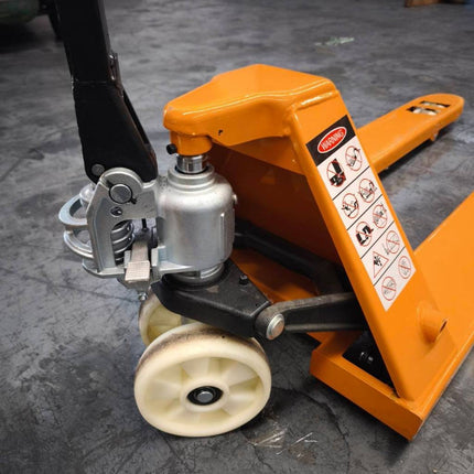 ็🔥พร้อมส่ง🔥Hand Pallet แฮนลิฟท์ รถลากพาเลท กระบอกน้ำมันในตัว ขายกเสริมเหล็กหนา 2ตัน กว้าง 550mm