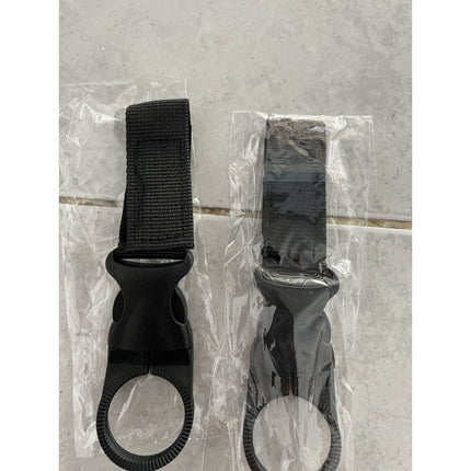 🔥พร้อมส่ง🔥สายรัดไนล่อน แบบพกพา ที่แขวนขวดน้ํา ตะขอ คาราบิเนอร์ อเนกประสงค์ สําหรับกีฬากลางแจ้ง เดินป่า ตั้งแคมป์ สีดำ